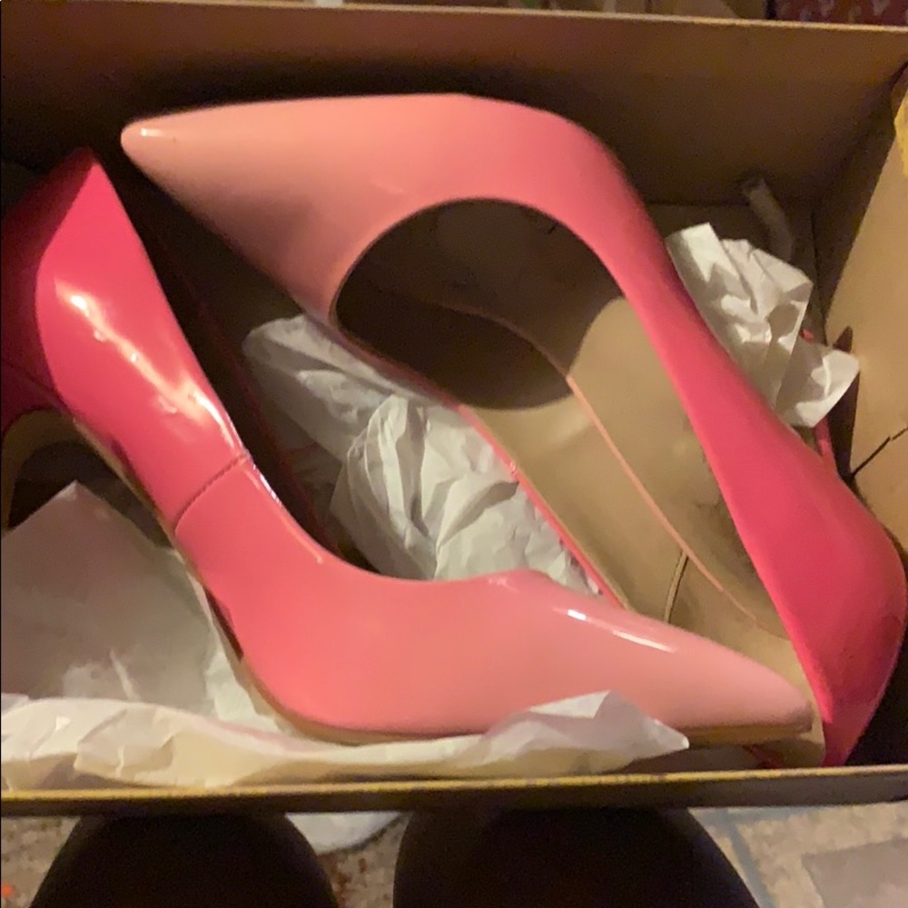 Size 8 1/2 worn often 8/10 condition